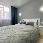 в новобудові авалон зелена Lwów