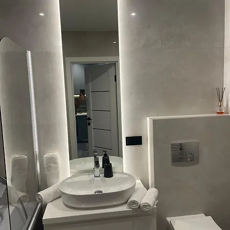 в новобудові авалон зелена Apartamento Lviv