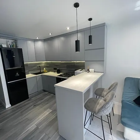 в новобудові авалон зелена Apartamento Lviv